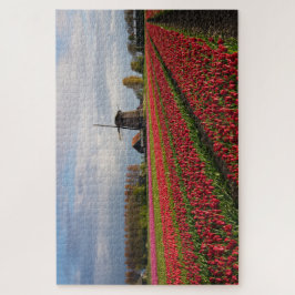 Rode tulpen en een windmolen in de lente legpuzzel