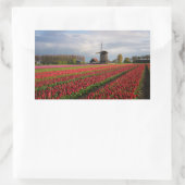 Rode tulpen en een windmolen rechthoekige sticker (Tas)