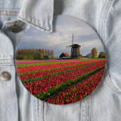 Rode tulpen en een windmolen ronde button 6,0 cm (In situ)