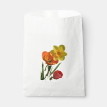 Rode tulpen en gele zonnebloem