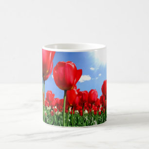 Rode tulpen in de lente koffiemok