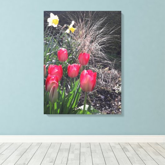 Rode tulpen in de tuin canvas afdruk (Insitu (Houten vloer))