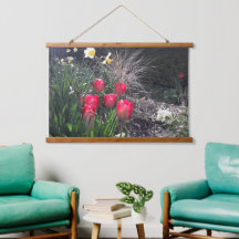 Rode tulpen in de tuin