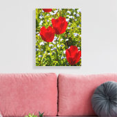 Rode tulpen in het veld canvas afdruk (Insitu (Woonkamer))