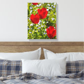 Rode tulpen in het veld canvas afdruk (Insitu (Slaapkamer))