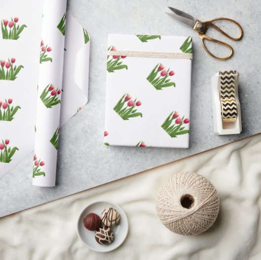 Rode tulpen met groen op wit cadeaupapier (Crafts)