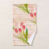 Rode tulpen op de achtergrond van schoon hout bad handdoek (Handdoek)