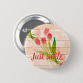 Rode tulpen op de achtergrond van schoon hout ronde button 5,7 cm (Voorkant /achterkant)