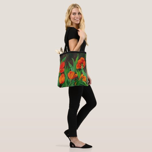Rode tulpen tote bag (Op model)