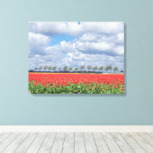 Rode tulpenvelden uitzicht canvas print (Insitu (Houten vloer))