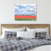 Rode tulpenvelden uitzicht canvas print (Insitu (Slaapkamer))