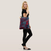 Rode Turquoise Marmer Abstract Patroon Tote Bag (Op model)