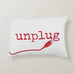 Rode USB-kabel met tekst ONDERBREKEN Accent Kussen