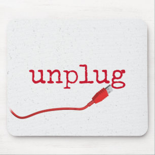 Rode USB-kabel met UNPLUG-tekst Muismat