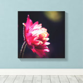 Rode ventilator in zonlicht dicht bij canvas afdruk (Insitu (Houten vloer))