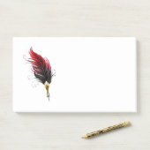 Rode veren pen met gouden penpunt post-it® notes (Op bureau)