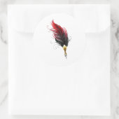 Rode veren pen met gouden penpunt ronde sticker (Tas)