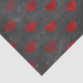 Rode vervormde harten op grijze ontkoppeling tissuepapier (Detail)