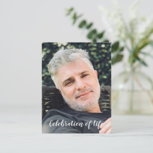 Rode viering van het leven met foto-herdenking briefkaart (Staand voorkant)