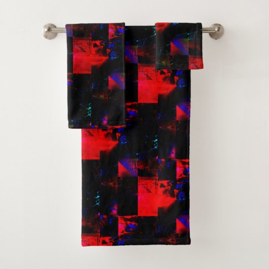 Rode vierkante mozaïekbekleding over donkergroene  bad handdoek (Insitu)