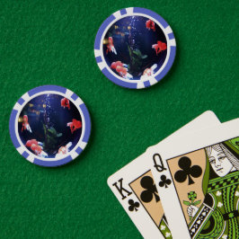 Rode vis in glazen aquarium poker chips
