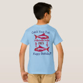 Rode vis voor kinderen T-shirt Happy Birthday 2025 (Achterkant volledig)