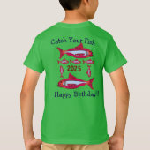 Rode vis voor kinderen T-shirt Happy Birthday 2025 (Achterkant)