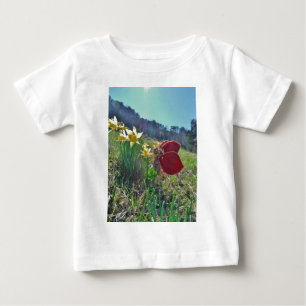 rode vleugelfee en daffodils