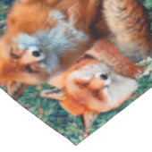 RODE VLOEISTOFFEN VAN GREENERY, FOLIAGE EN STROMEN TAFELKLEED (Gekanteld)