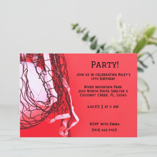 Rode Volleybal Verjaardag Uitnodiging (Staand voorkant)