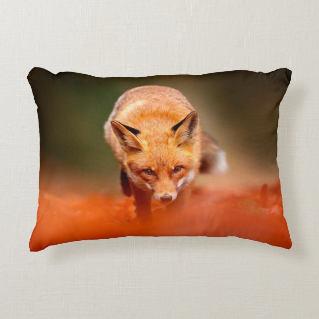 Rode vos op oranje herfstbladeren. Cute Red Accent Kussen (Voorkant)