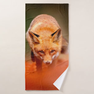 Rode vos op oranje herfstbladeren. Cute Red Badhanddoek