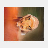 Rode vos op oranje herfstbladeren. Cute Red Fleece Deken (Voorkant (Horizontaal))