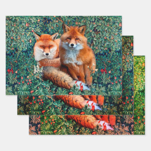 RODE VOSSEN TUSSEN GROEN, GEBLADERTE EN BLOEMEN OO INPAKPAPIER VEL