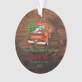 Rode vrachtwagen dennenbomen onze eerste kerst hou ornament (voorkant)