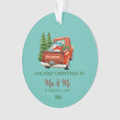 Rode vrachtwagen dennenbomen onze eerste kerst ornament (voorkant)