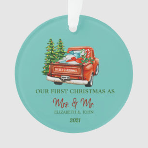 Rode vrachtwagen dennenbomen onze eerste kerst ornament