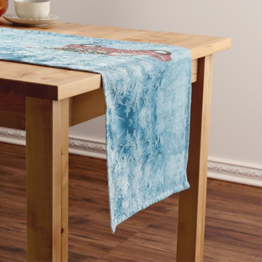 rode  vrachtwagen op een blauwe sneeuwvlok korte tafelloper (Voorbeeld)