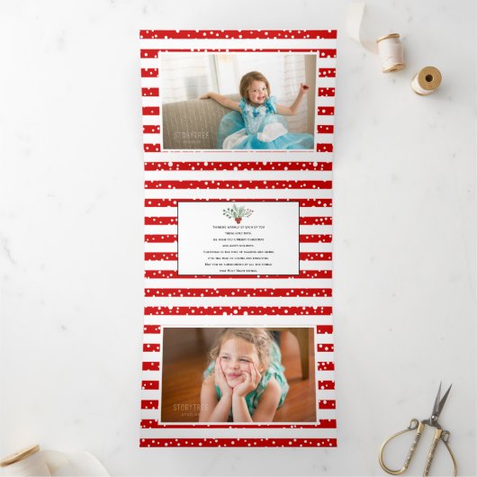 Rode vreugde en kerstfeestfoto's met bessen drieluik wenskaart (Binnen)