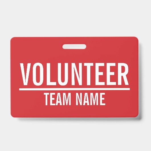 Rode vrijwilligersbadge met aangepaste teamnaam badge (Voorzijde)