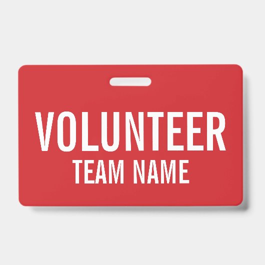 Rode vrijwilligersbadge met aangepaste teamnaam badge (Voorzijde)