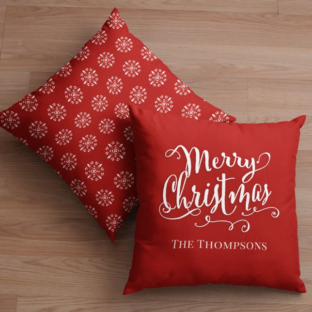 Rode vrolijke kerstscript gepersonaliseerd kussen (Merry Christmas holiday white calligraphy script holiday pattern throw pillow)