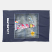 Rode vuurtoren met een achtergrond van Stormy Theedoek (Horizontaal)