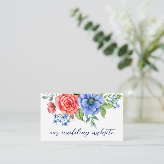 Rode White Blue Floral Patriotic Wedding QR Code Informatiekaartje (Staand voorkant)