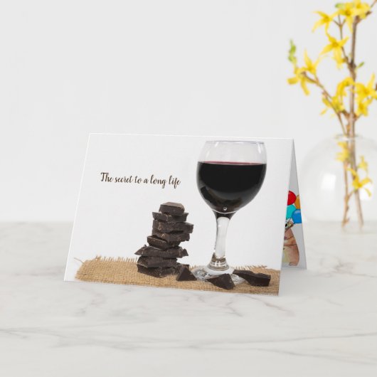 rode wijn en donkere chocoladeverjaardag kaart (Gele Bloem)