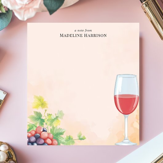 Rode wijn en druiven wijngaard gepersonaliseerde n notitieblok