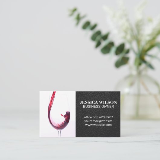 Rode wijn in glas | Elegant zwart leer Visitekaartje (Staand voorkant)