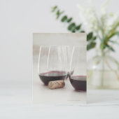 Rode wijn in stemless glazen briefkaart (Staand voorkant)