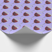 Rode wijn op paarse cadeaupapier (Hoek)