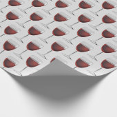 rode wijnbril op grijs cadeaupapier (Hoek)